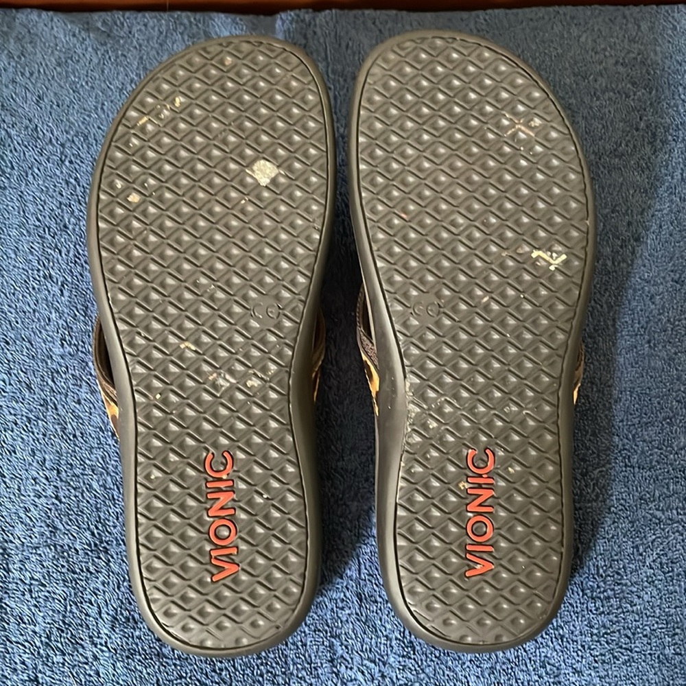 Vionic Tide ll flip flops - Picture 5 of 7